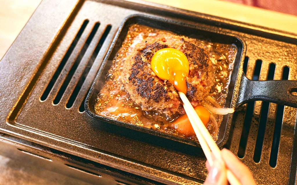 Image：200 grams of rare Kuroge Wagyu hamburger steak per person